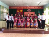 Đoàn đại biểu chính thức, dự khuyết dự Đại hội đại biểu Đảng bộ huyện Lộc Ninh lần thứ XI chụp hình lưu niệm cùng lãnh đạo Huyện ủy và các đảng viên chi bộ