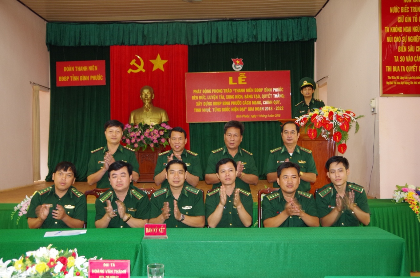 Các chi đoàn cơ sở ký kết phong trào thi đua