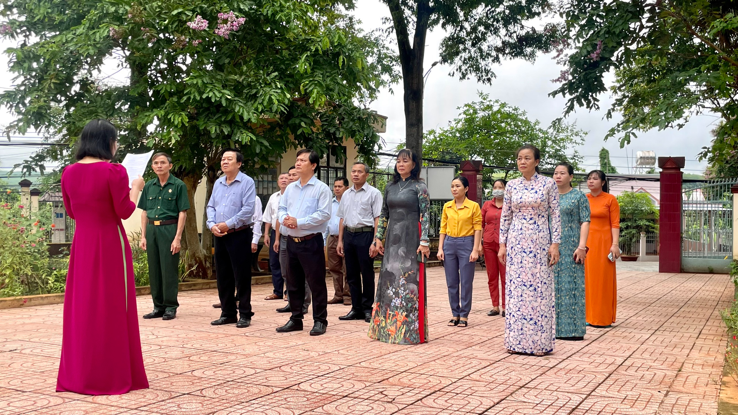Chào cờ và sinh hoạt “Ngày Pháp luật” tháng 6 của Ban Dân vận,  Mặt trận – Đoàn thể huyện Lộc Ninh