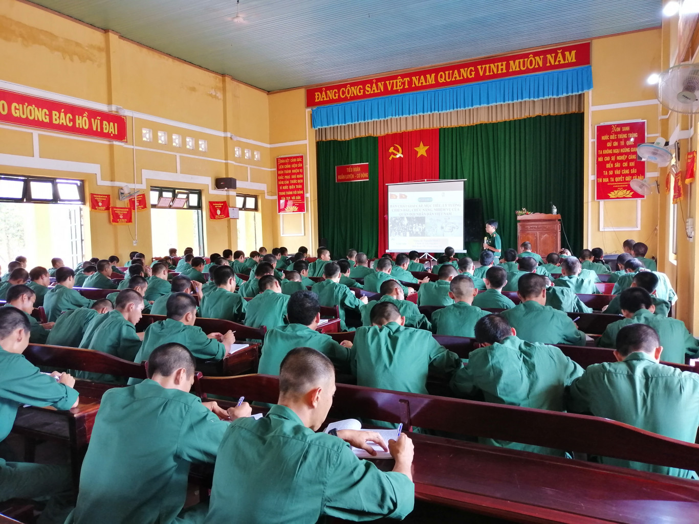 Cán bộ, đoàn viên Tiểu đoàn HL-CĐ tích cực học tập, nâng cao trình độ