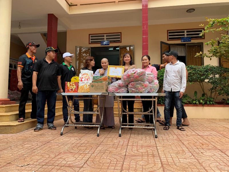 Chia sẻ yêu thương bằng những gì có thể