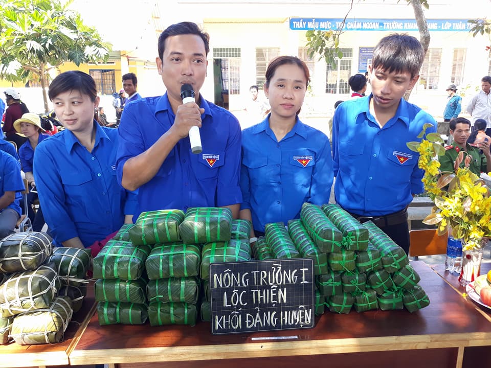 Phan thi thuyet trinh lam banh chung banh tet