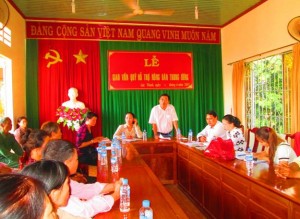 Hội Nông dân huyện Lộc Ninh phối hợp với Hội Nông dân tỉnh Bình Phước giải ngân vốn Quỹ Hỗ trợ nông dân Trung ương cho 10 hộ hội viên nông dân xã Lộc Thịnh