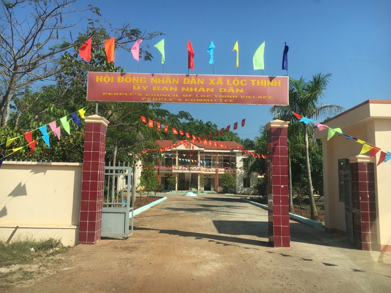 Trụ sở các xã, thị trấn đều được trang trí đẹp mắt